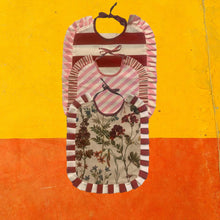 Load image into Gallery viewer, Patterned panama cotton pasta bibs with ruffles - 1 item with a minimum order of 30/60 - Pre order now