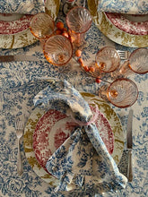 Load image into Gallery viewer, Toile de Jouy print cotton napkins with ruffles - 1 piece with a minimum order of 6 - Ready to ship