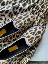 Load image into Gallery viewer, Leopard print Venetian Furlane Slippers with colourful grossgrain - 1 pair with a minimum order of 30 - Pre order now