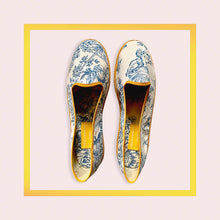 Load image into Gallery viewer, Toile de Jouy Venetian Furlane Slippers with colourful grossgrain - 1 pair with a minimum order of 30 - Pre order now
