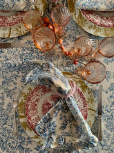 Load image into Gallery viewer, Toile de Jouy print cotton napkins with ruffles - 1 piece with a minimum order of 6 - Ready to ship
