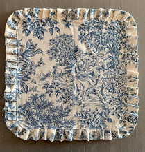 Load image into Gallery viewer, Toile de Jouy set for two people,  including 2 placemats + 2 napkins - Ready to Ship
