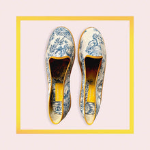 Load image into Gallery viewer, Toile de Jouy Venetian Furlane Slippers with colourful grossgrain - 1 pair with a minimum order of 30 - Pre order now
